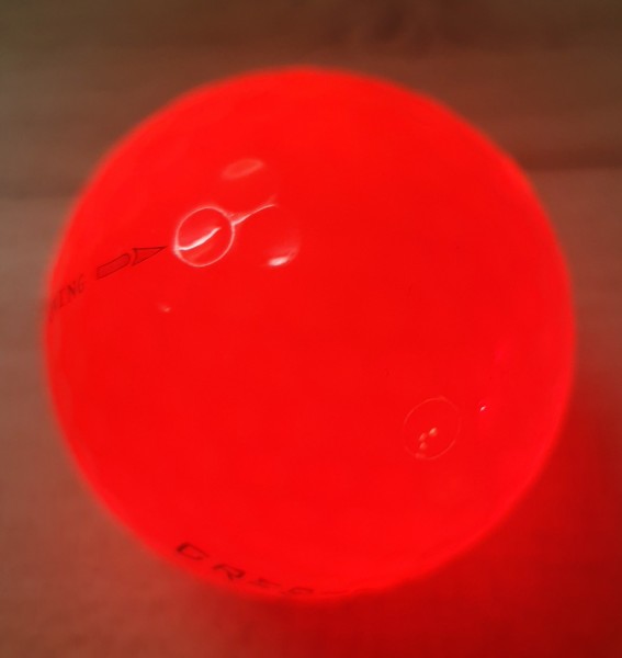 LED Golfball in rot - leuchtend